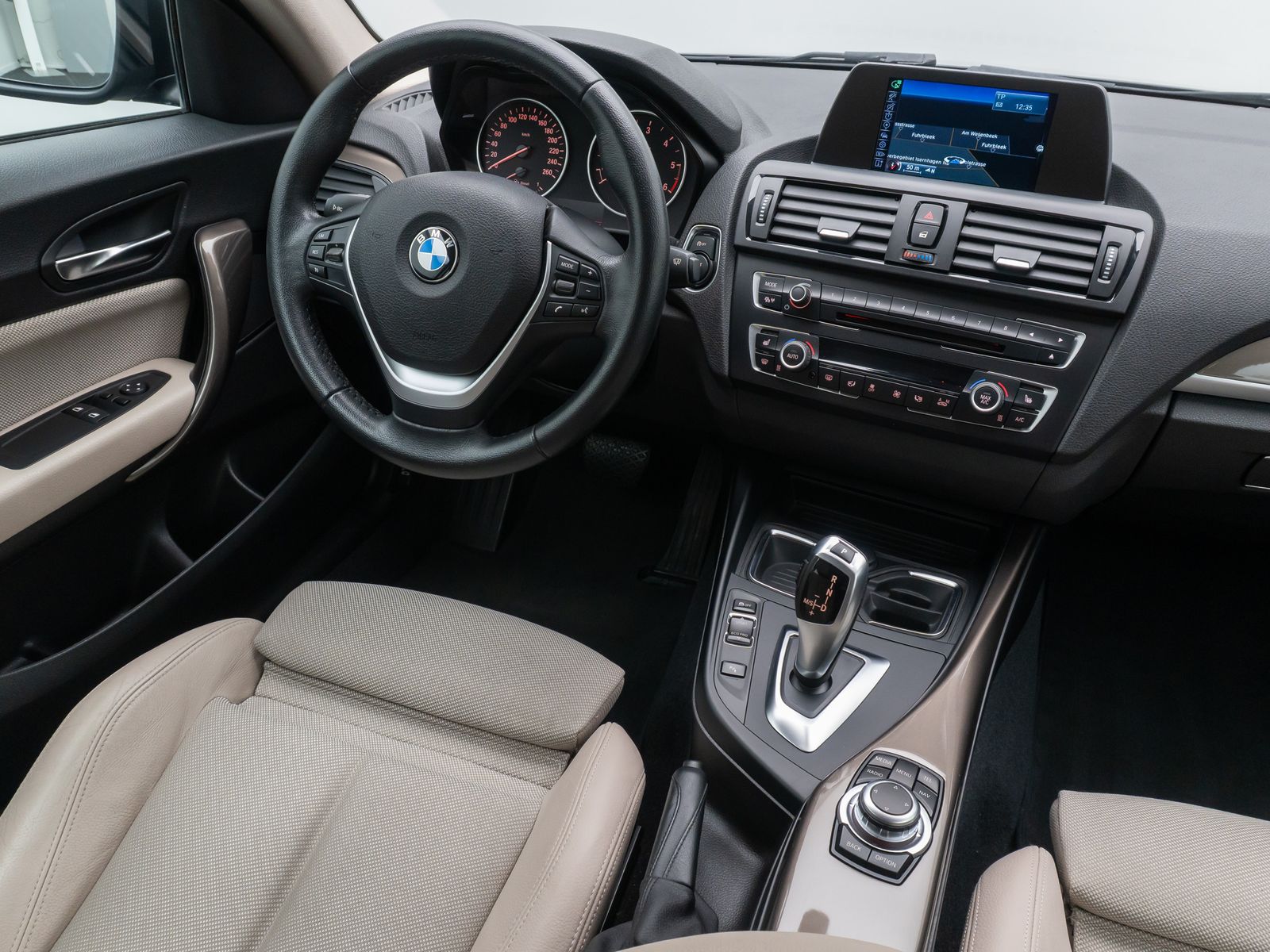 Fahrzeugabbildung BMW 218d PDC Sitzhz Xenon Sport Geschwindigkeitreg