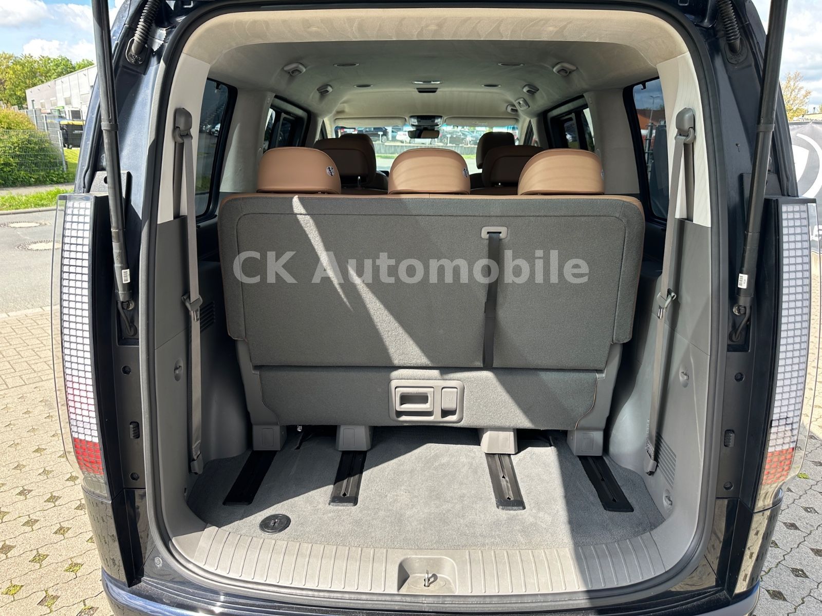 Fahrzeugabbildung Hyundai Staria Premium Signature 4WD/7Sitze/Navi/ACC/AHK