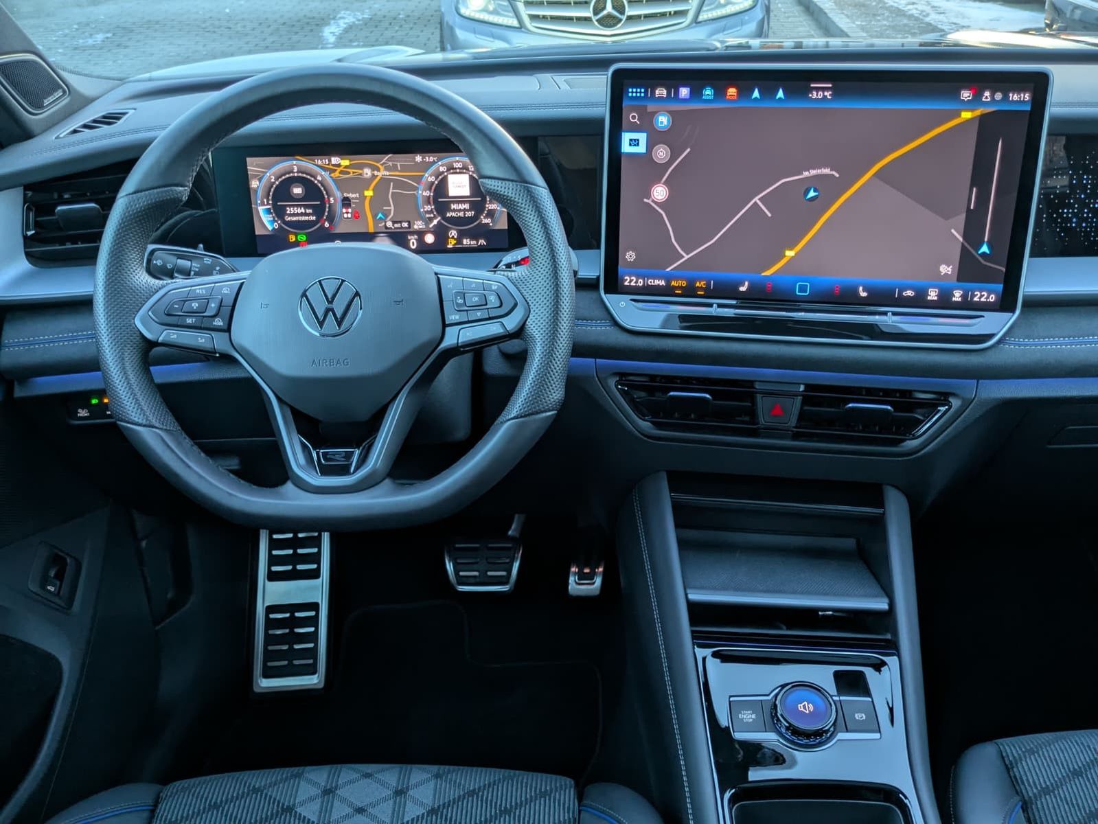 Fahrzeugabbildung Volkswagen Tayron 2.0 TDI 4M R-Line BLACK*7S*IQ-L.*PANO*HUD