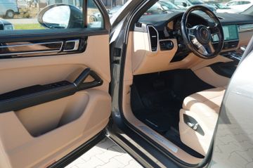 Porsche Cayenne - 12