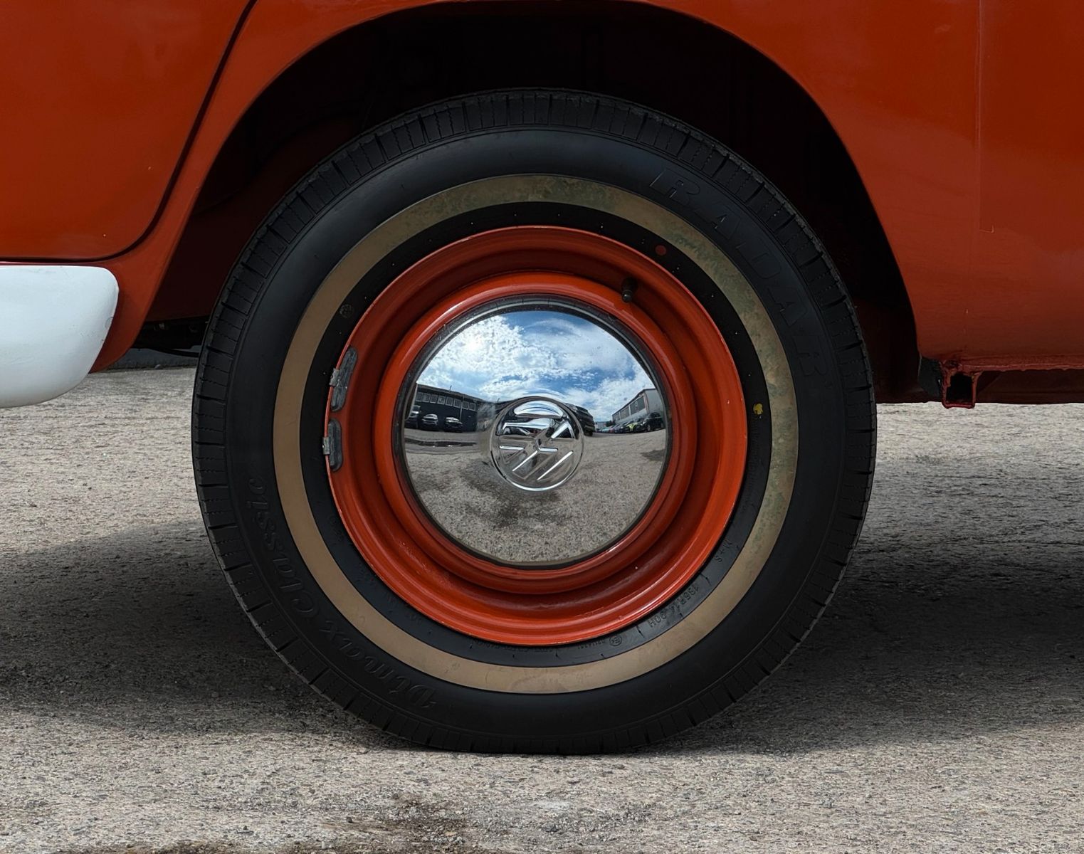 Fahrzeugabbildung Volkswagen T1 Samba 9-Sitzer Faltdach mit Panoramafenstern
