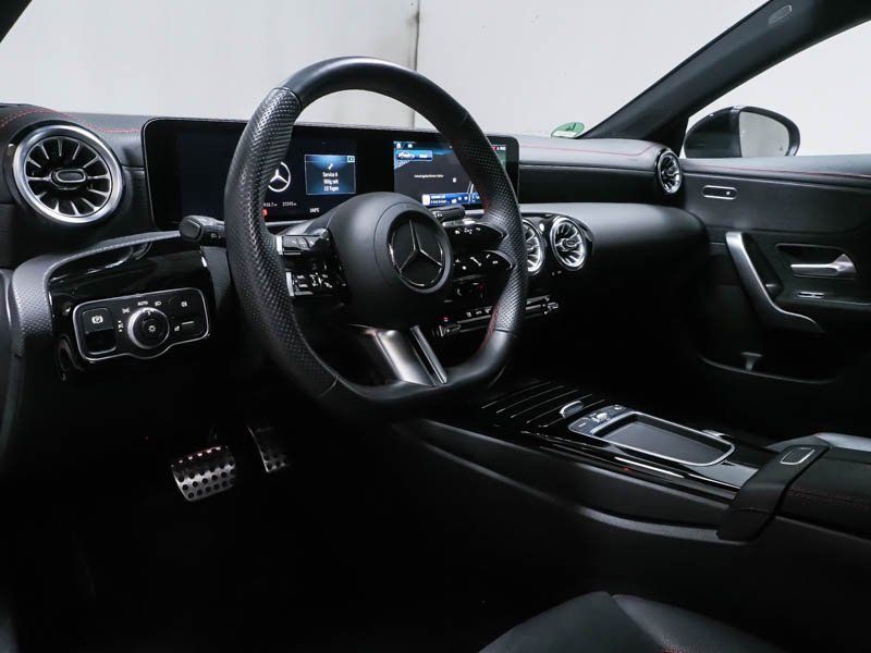 Fahrzeugabbildung Mercedes-Benz CLA 200 AMG Line*Totwinkel*Kamera*LED*19"*MBUX*
