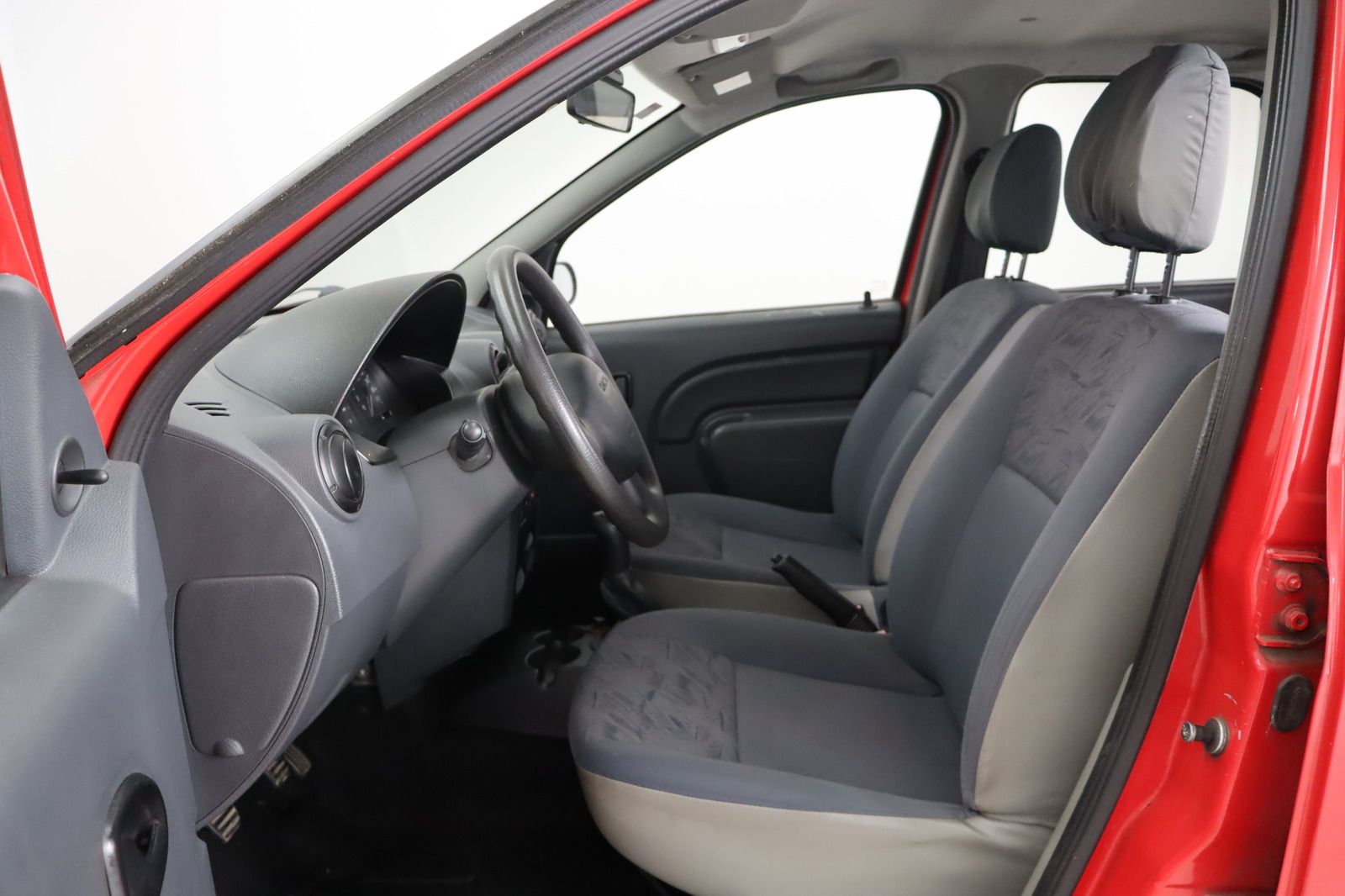 Fahrzeugabbildung Dacia Logan 1.4 MPI * PDC * 8-fach