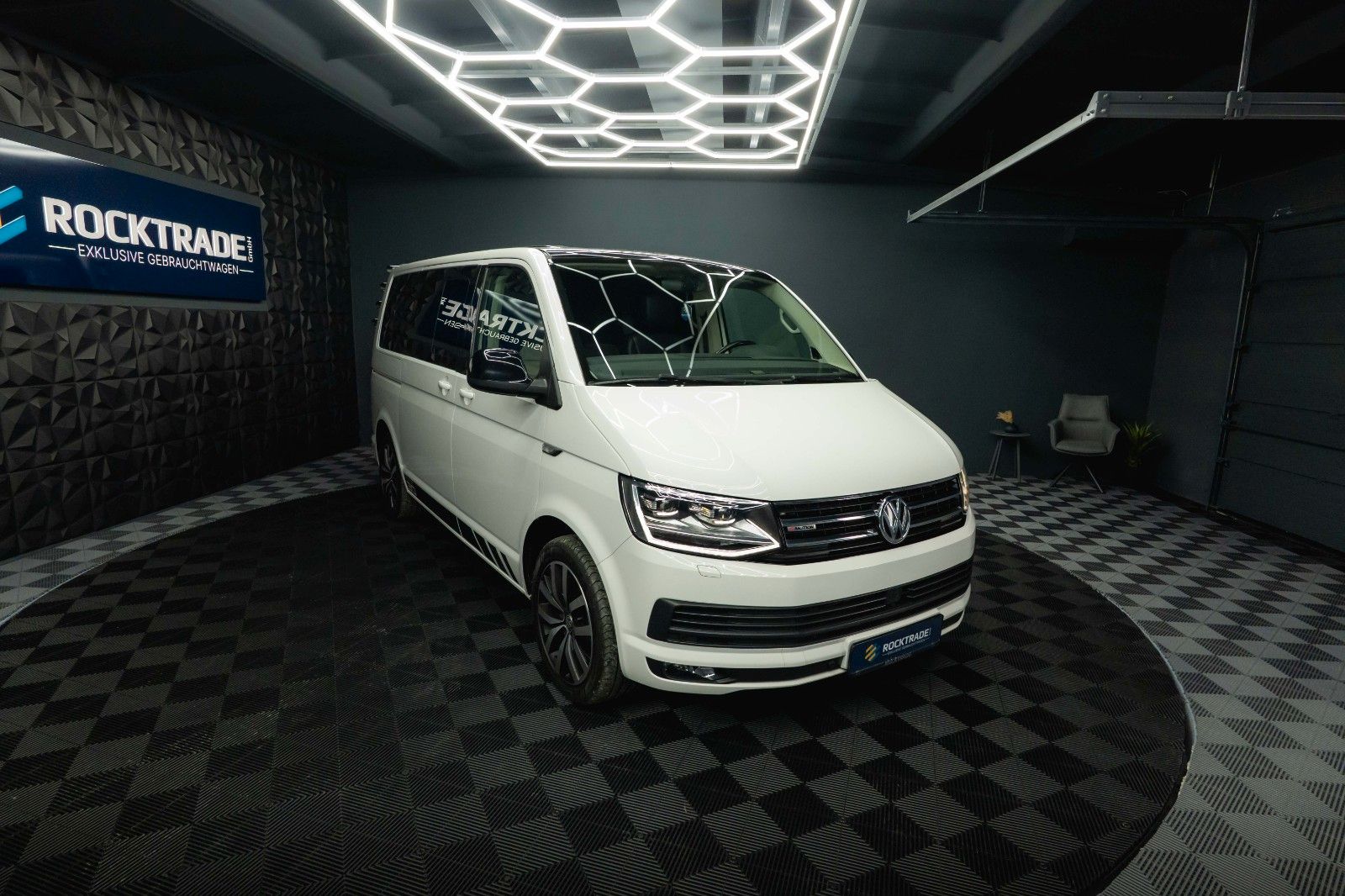 Fahrzeugabbildung Volkswagen T6 Multivan 2.0TDI DSG Edition 30 4Motion ACC