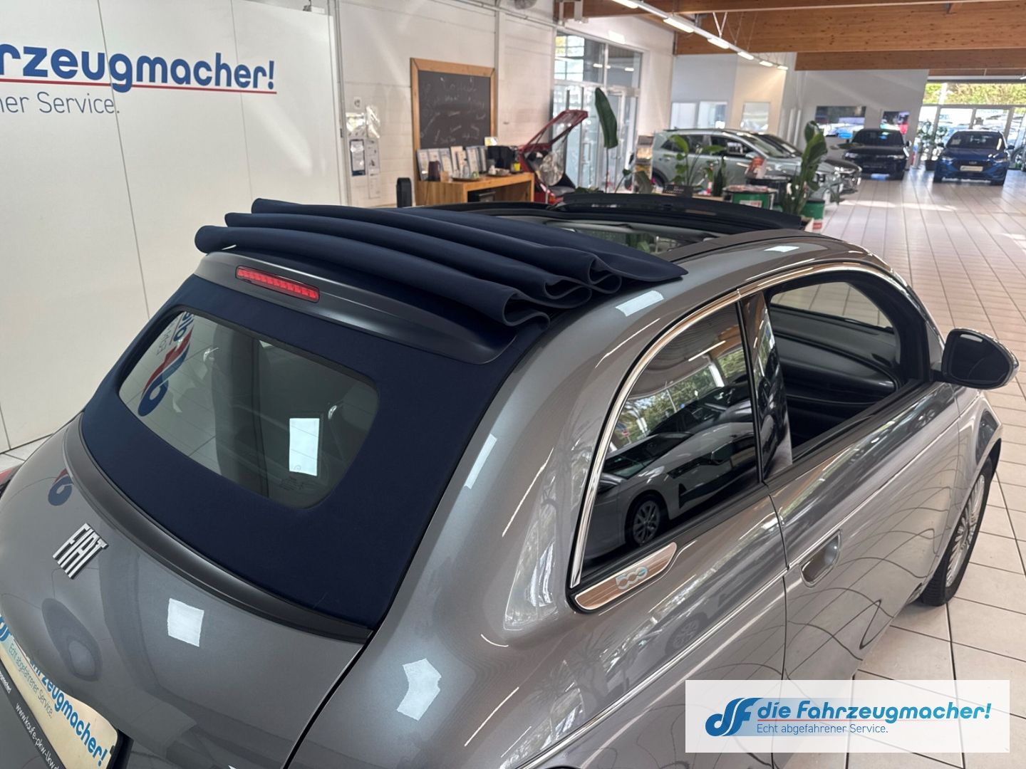 Fahrzeugabbildung Fiat 500 e CABRIO Sitzhzg CarPlay Kamera Klimaautom F