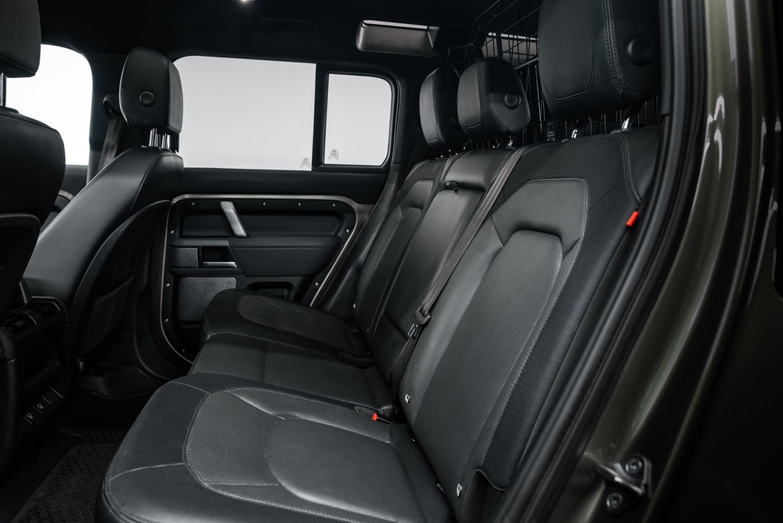 Fahrzeugabbildung Land Rover Defender 110 X-Dynamic SE EXPLORER/BLACK/PPF