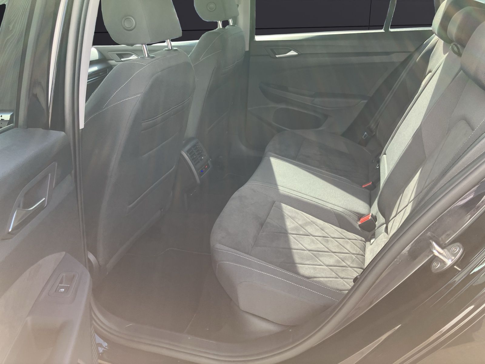 Fahrzeugabbildung Volkswagen Golf VIII Variant TDI Style DSG LEDplus Navi AID