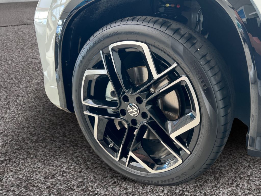 Fahrzeugabbildung Volkswagen Tayron 1.5 eHybrid DSG R-Line AHZV Black Style