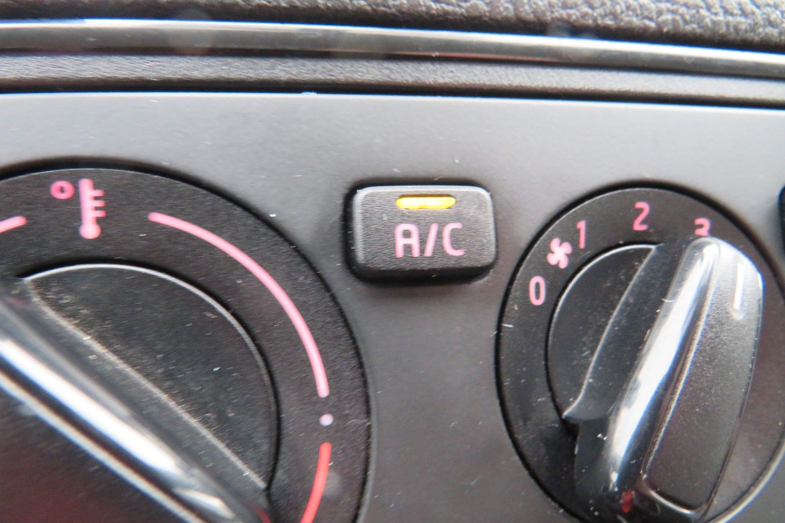 Fahrzeugabbildung SEAT Mii Style 4-TÜREN KLIMA ZV EFH TELVOR 1.HAND