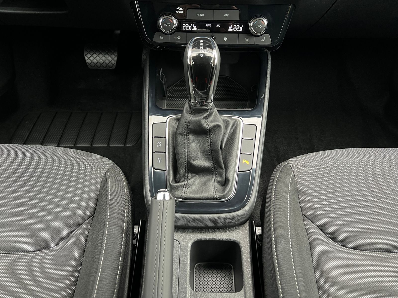 Fahrzeugabbildung SKODA Fabia Edition 130 1.0 TSI DSG *Garantie, LED, 15