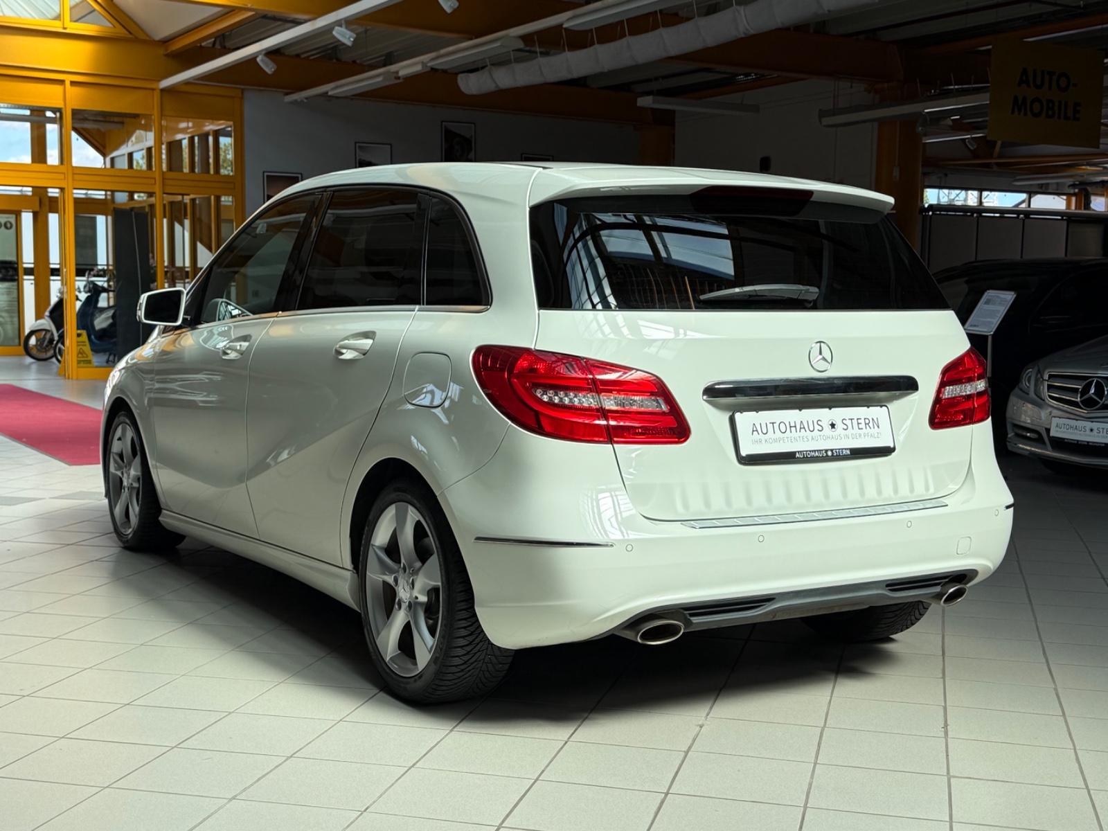 Mercedes-Benz B180|SHZ|PDC|Klimaanlage|Xenon|2.Hand|Bluetooth