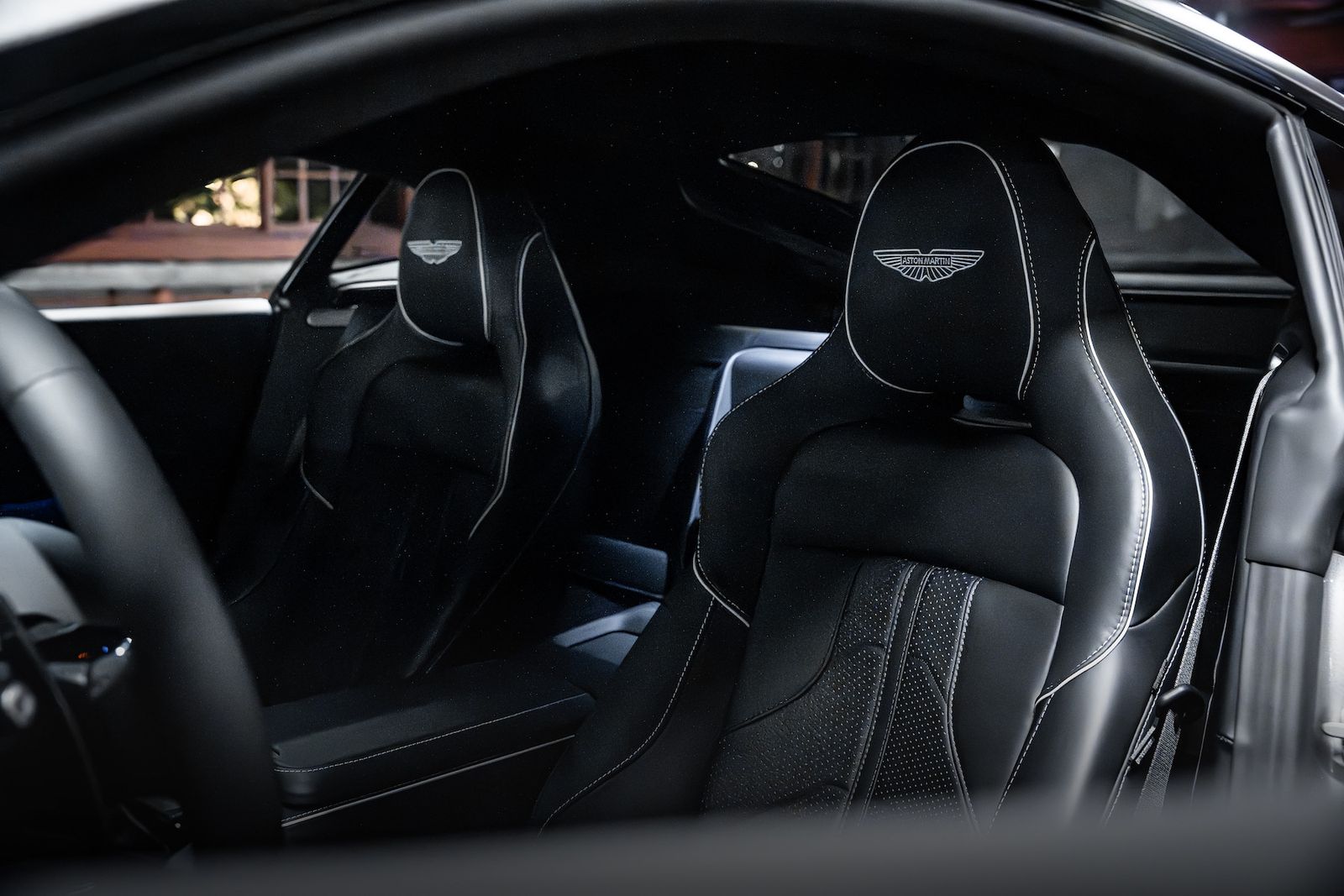 Fahrzeugabbildung Aston Martin V8 Vantage BOWERS&WILKINS|TRAUMAUTO|MY25