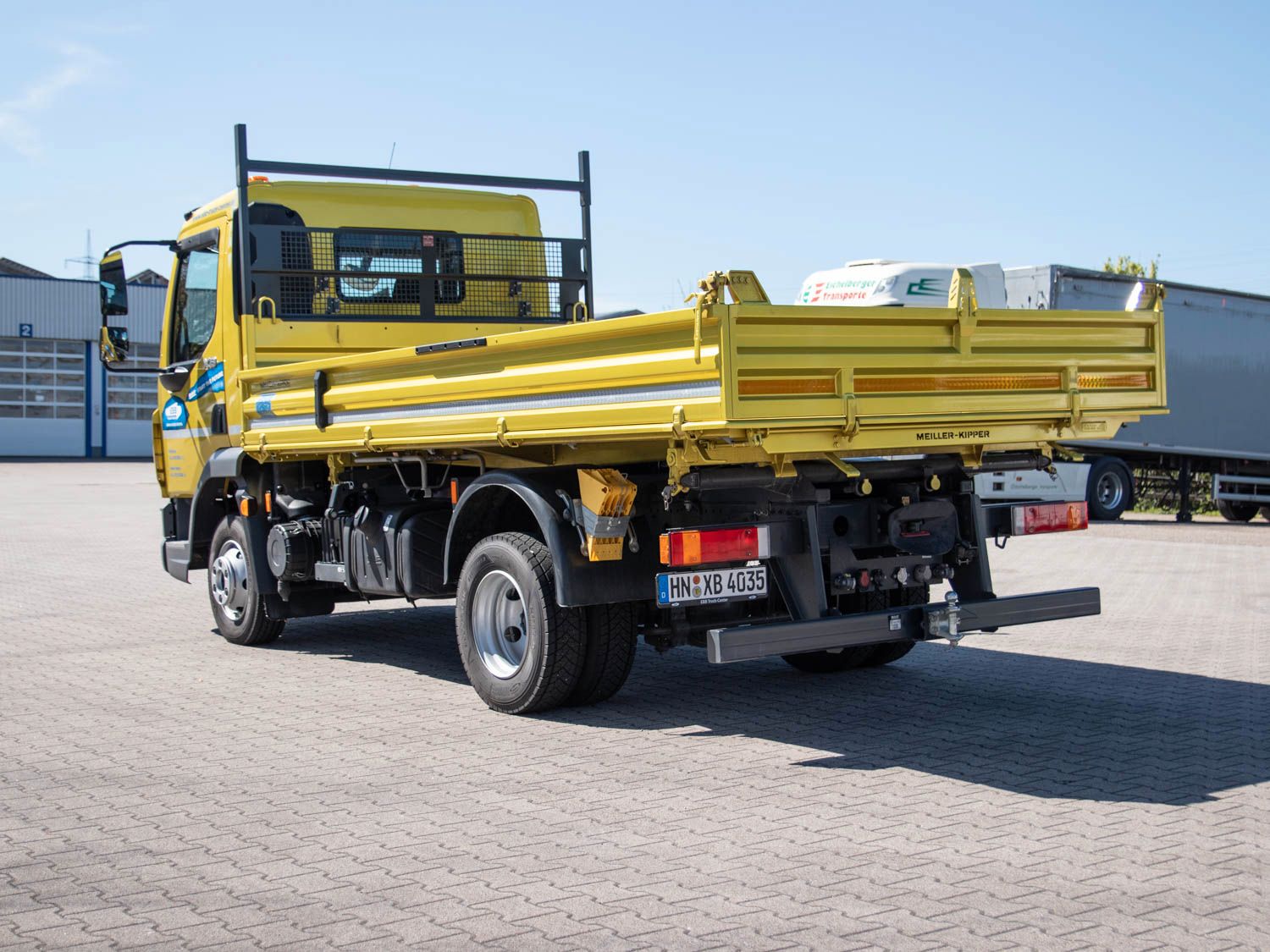Fahrzeugabbildung DAF XB 230 7,5t Meiller Kipper