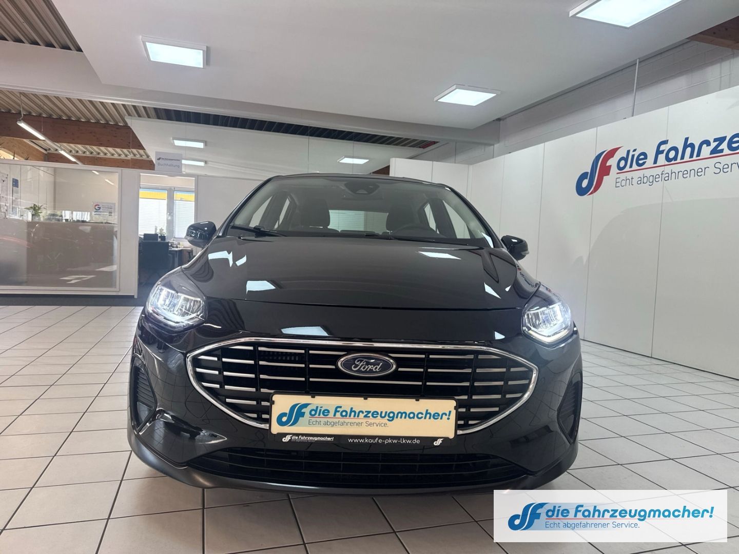 Fahrzeugabbildung Ford Fiesta Titanium Navi LED Blendfreies Fernl. Kurv
