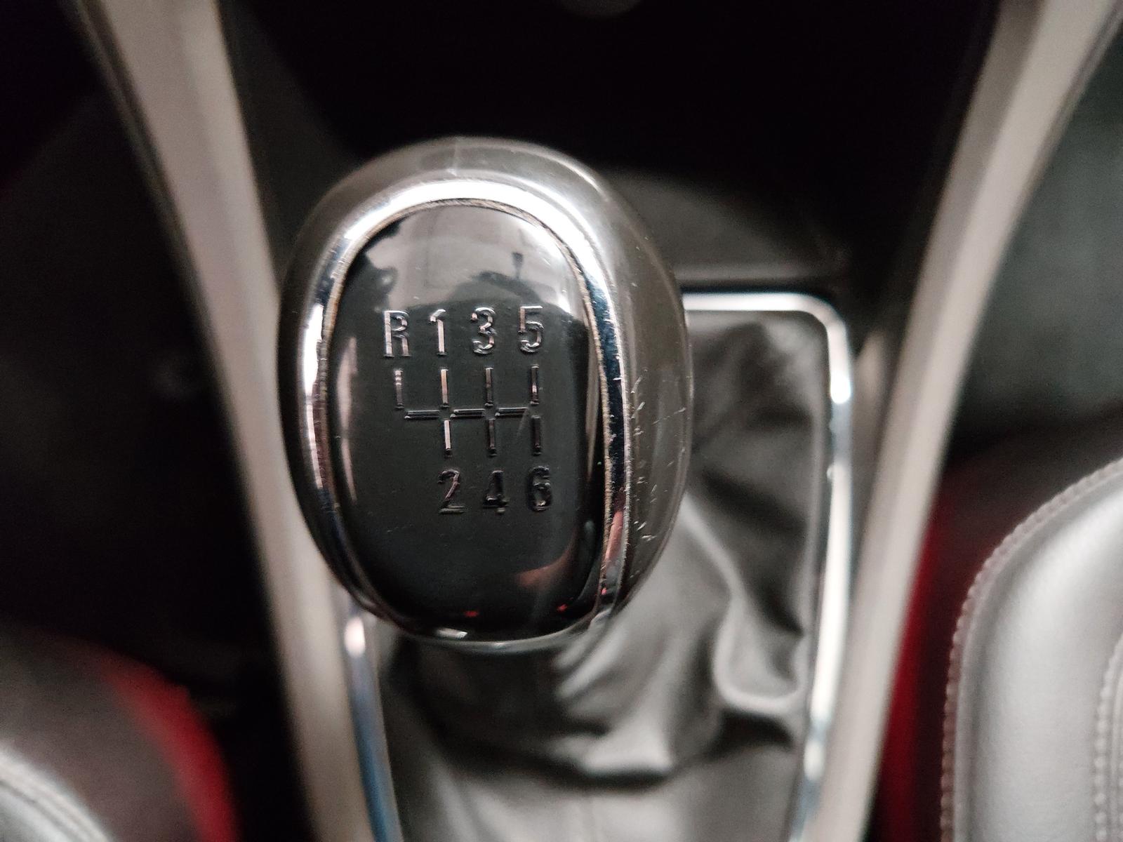 Opel Astra 2012 — photo 19