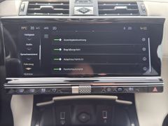 Fahrzeugabbildung DS Automobiles DS 7 BlueHDI 130 EAT8 Étoile Opera Hellgrau