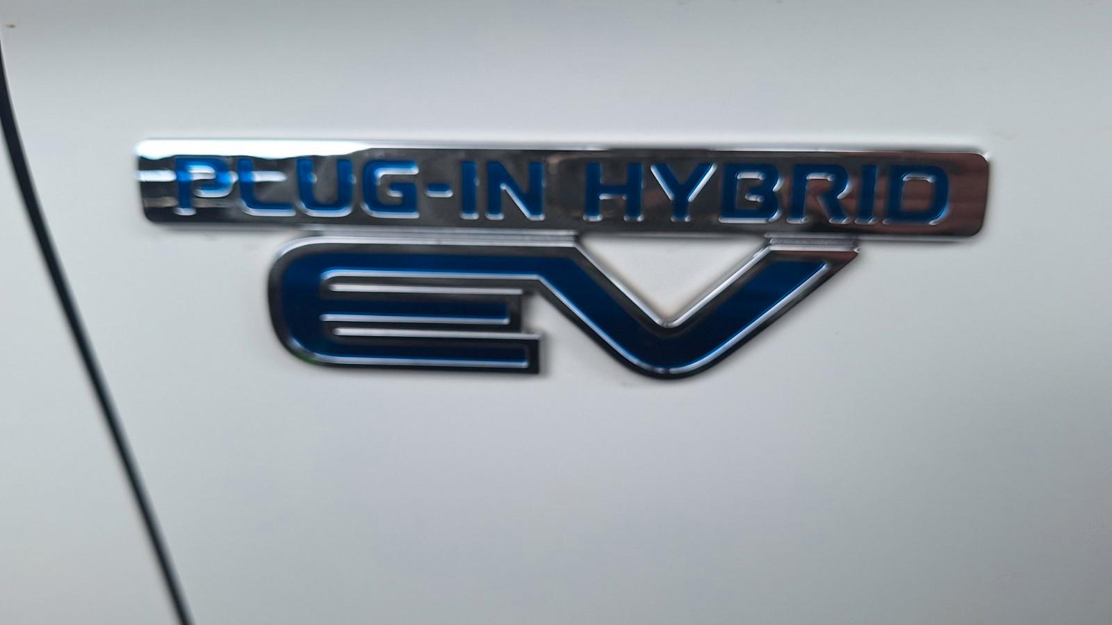 Mitsubishi Outlander 2.4 MIVEC PLUG-IN HYBRID 4WD Top Top