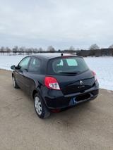 Renault Clio Yahoo! 1.2 16V 75 Yahoo! - Renault Clio 16v mit Benzin-Antrieb