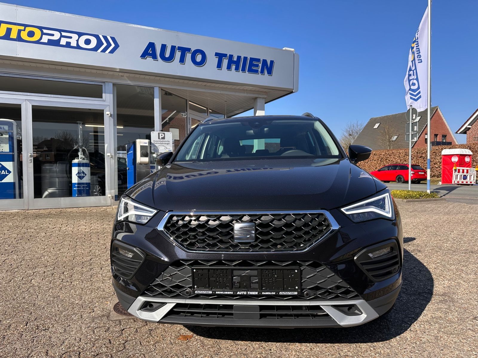 Fahrzeugabbildung SEAT Ateca 1.5 TSI Style DSG AHK/Navi/ACC/LED/SHZ/APP