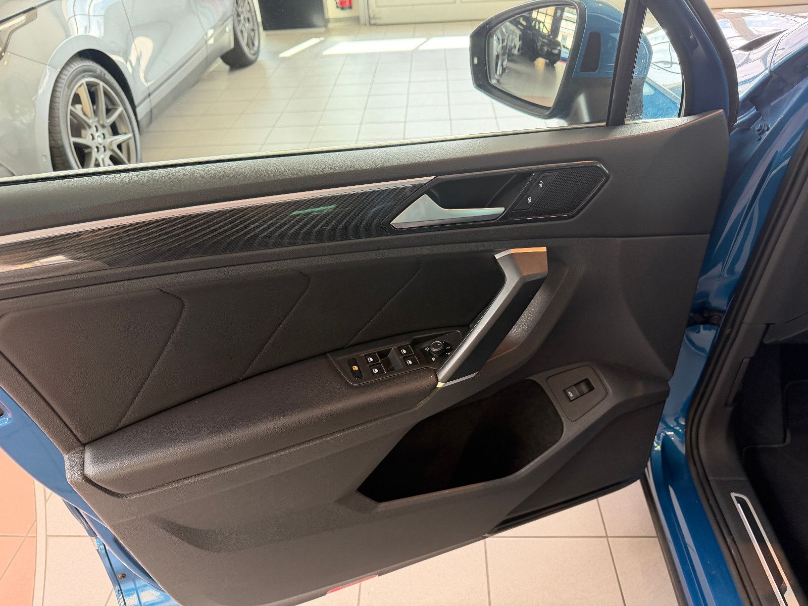 Fahrzeugabbildung Volkswagen Tiguan Highline /VIRTUAL/PANO/MEMORY/HUD/KAMERA