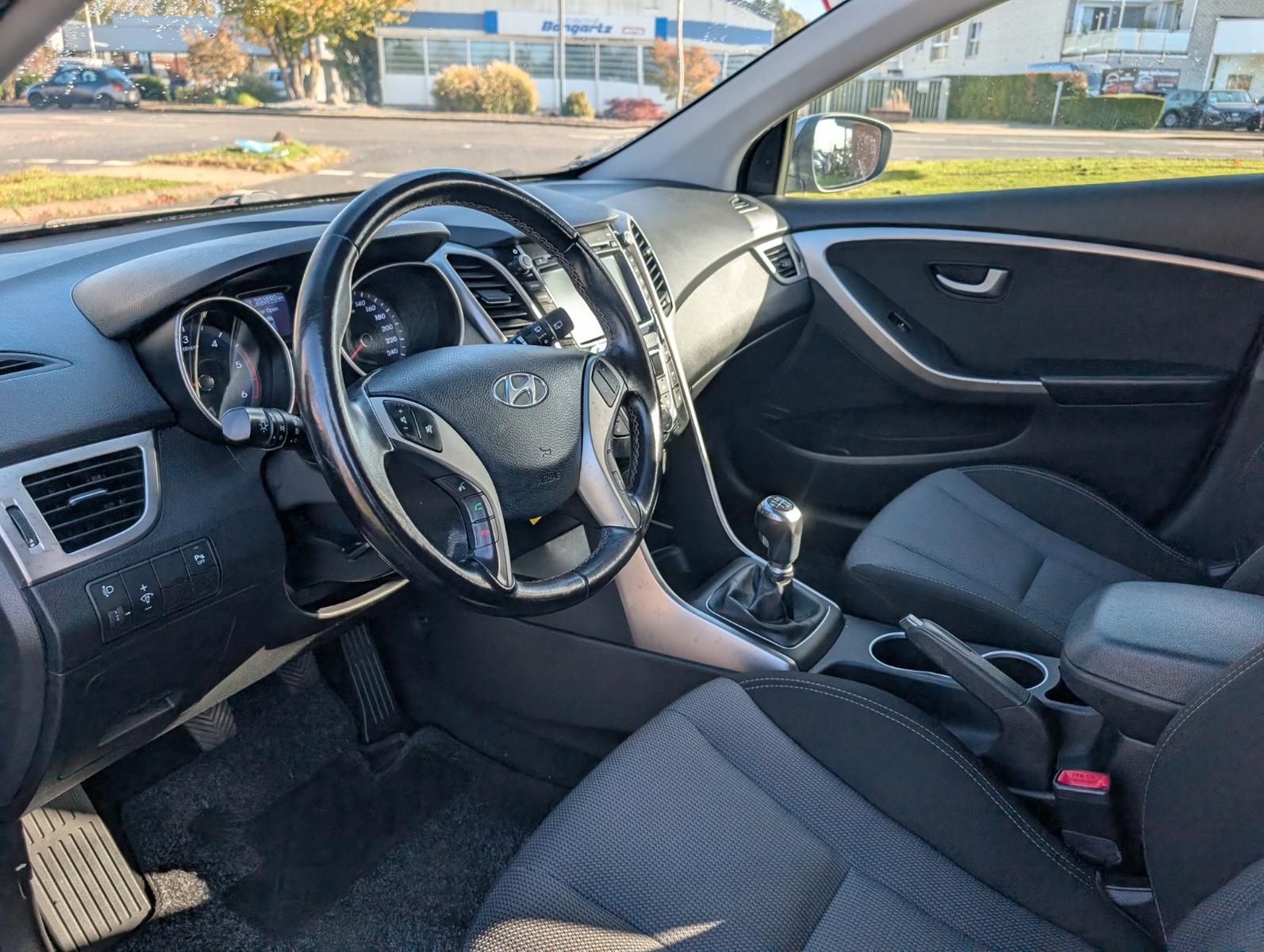 Hyundai i30 2014 — photo 25
