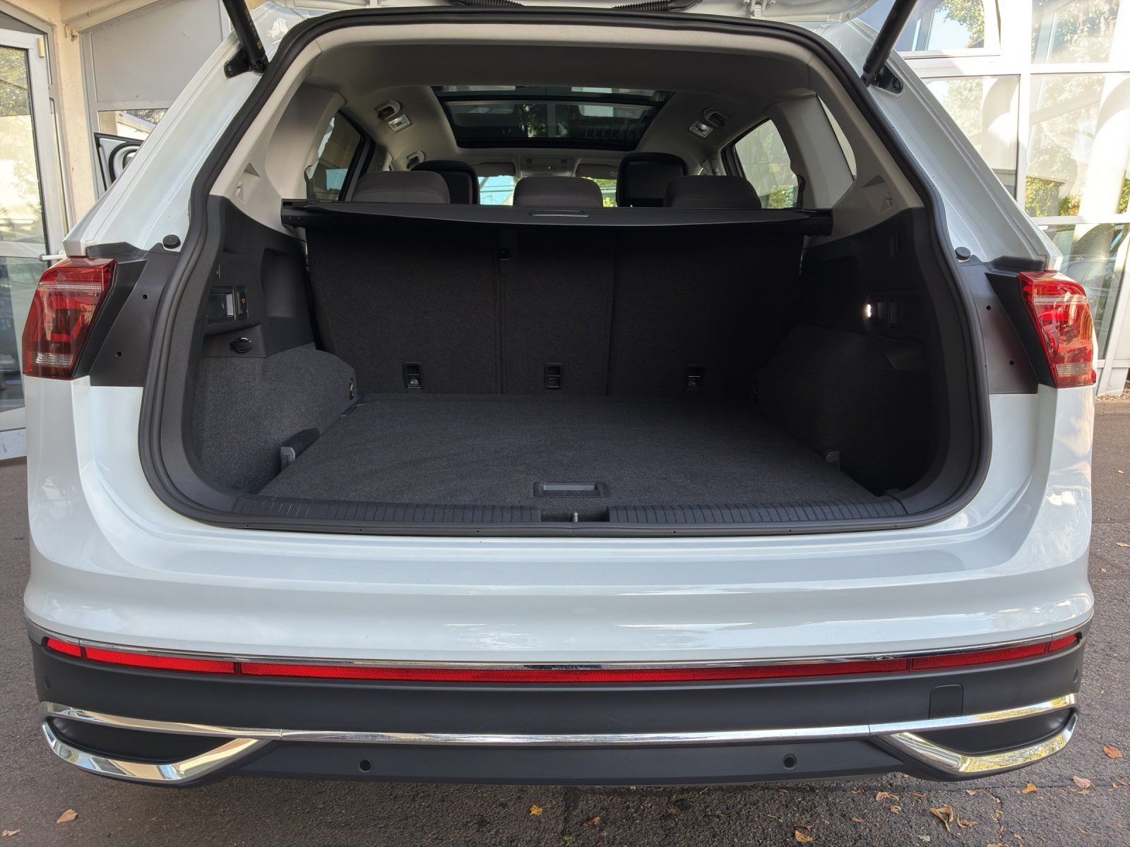 Fahrzeugabbildung Volkswagen Tiguan Allspace 2.0 TSI 4Motion Elegance 360,AHK