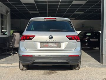 Volkswagen Tiguan - 10