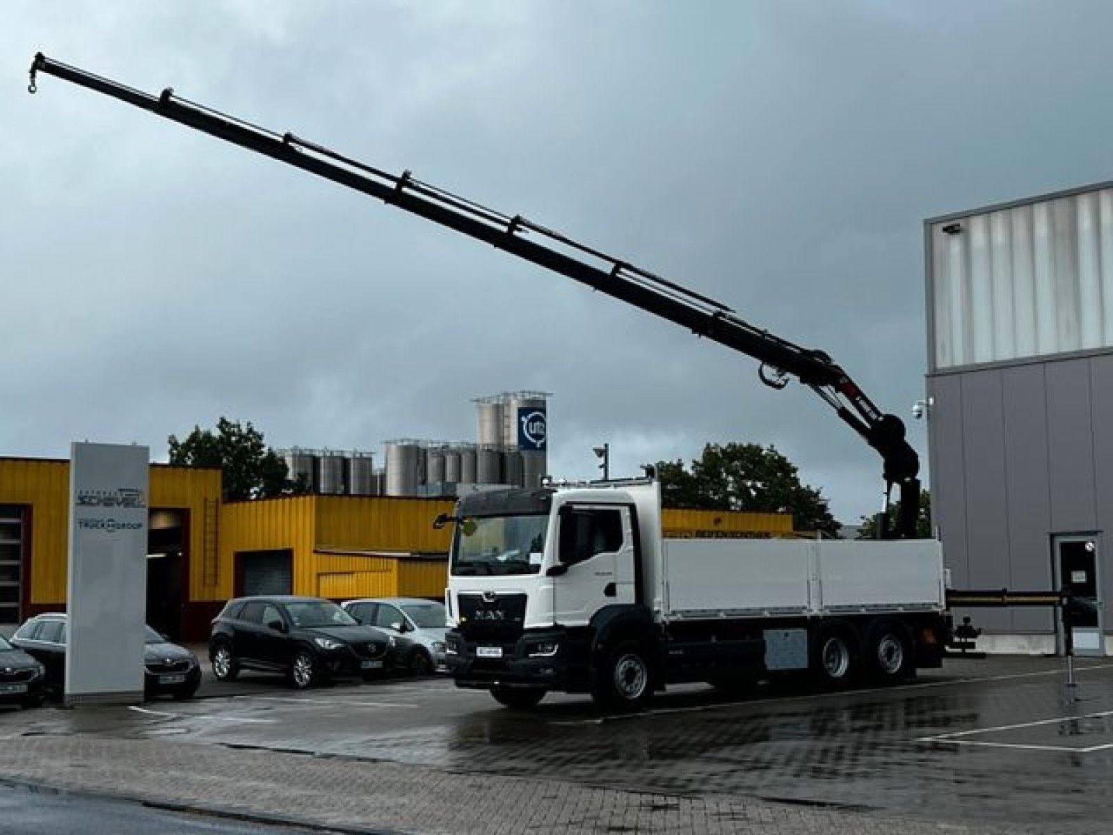 Fahrzeugabbildung MAN TGS 26.470 6x2-4 Pritsche HIAB 228-6 Funk  ACC