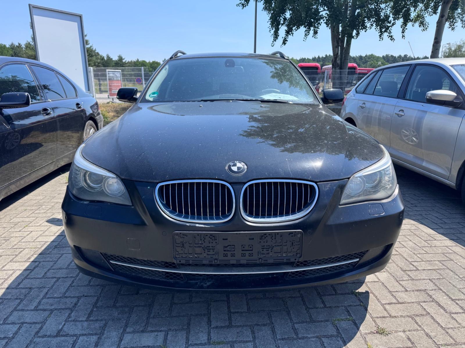 BMW 523 2008 — interior