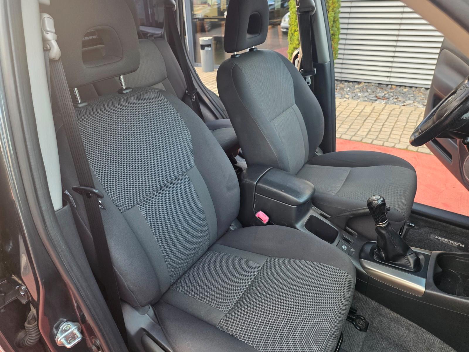 Toyota RAV4 2.0 D-4D 116 ch 4x4 Sol • Clim auto • Attelage • Radar de recul • Barres de toit