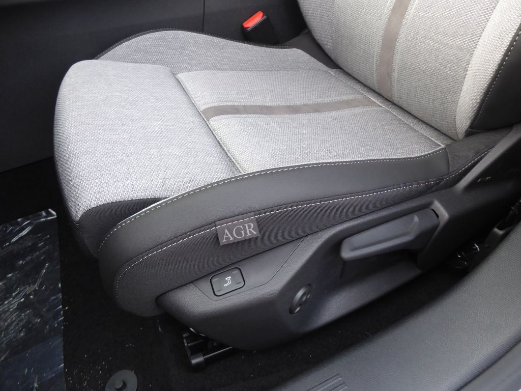 Fahrzeugabbildung Opel Astra ST Elegance 1.2 Turbo+AGR-Sitz+LED