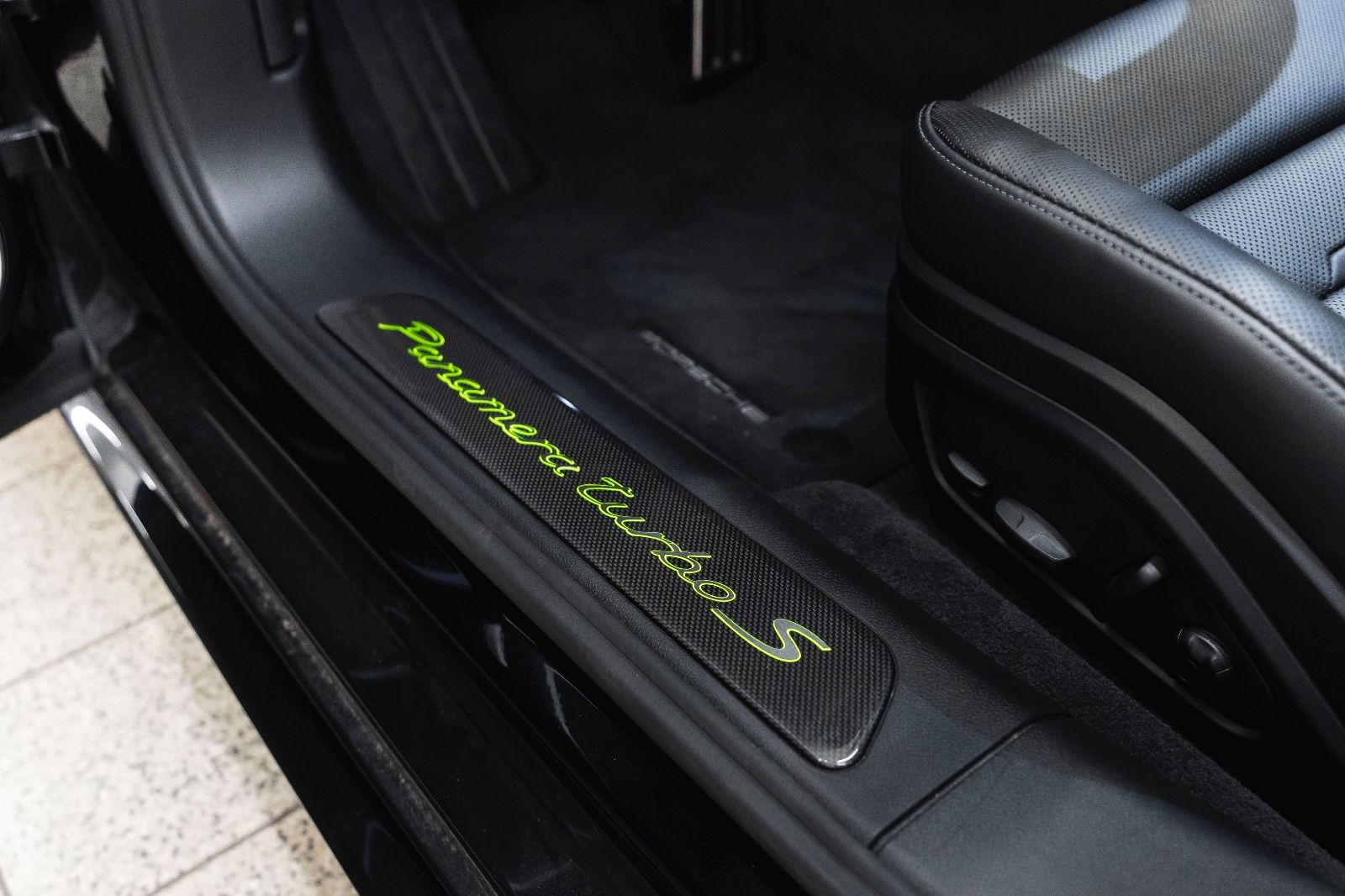 Fahrzeugabbildung Porsche Panamera Turbo S CHRONO LED PDLS PASM ACC PCCB