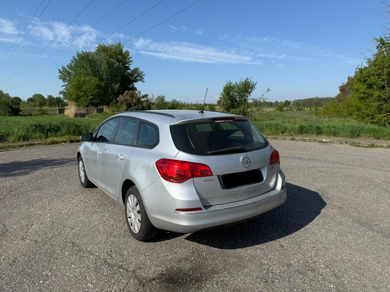 Opel Astra 2015 — photo 7