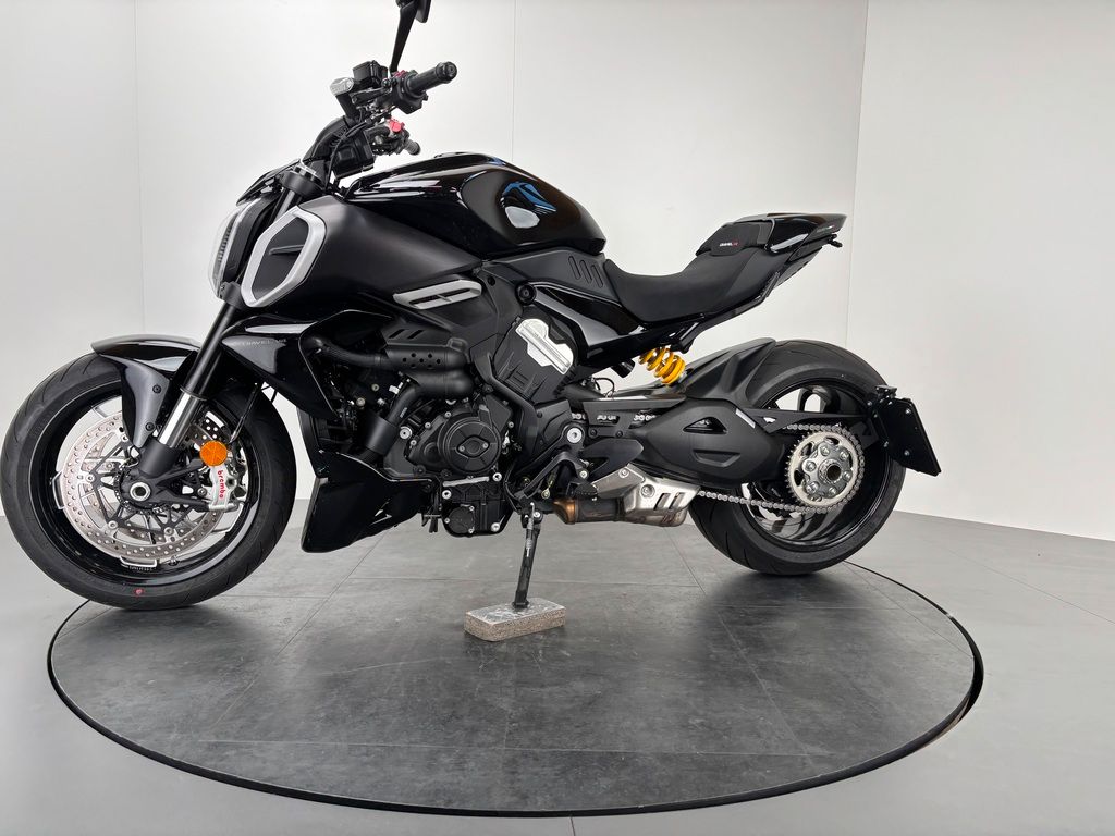 Fahrzeugabbildung Ducati DIAVEL V4 *SEITL. KENNZEICHENHALTER *NEUWERTIG