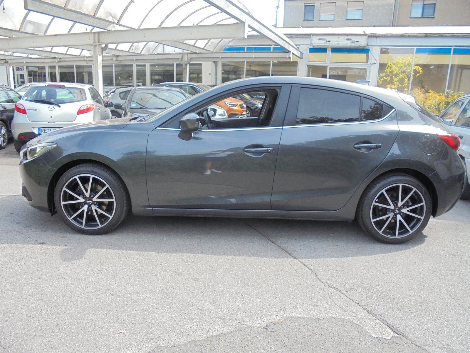 Fahrzeugabbildung Mazda 3 Lim. Center-Line/Klimaaut./Navi/Tüv Neu/1.Hand