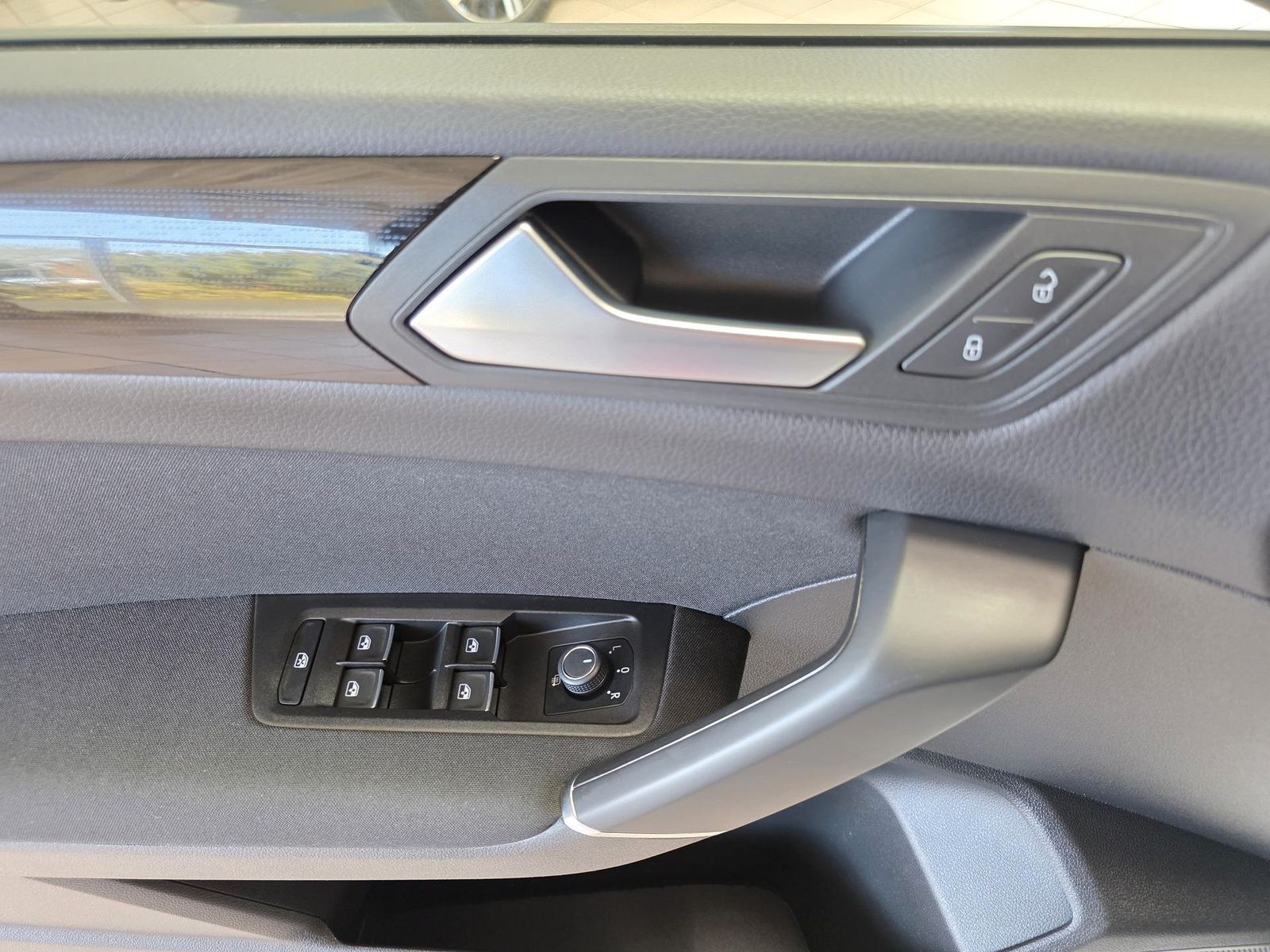 Fahrzeugabbildung Volkswagen Touran 1.4 TSI Sound/1.Hd/Navi/LED/Pano/ACC