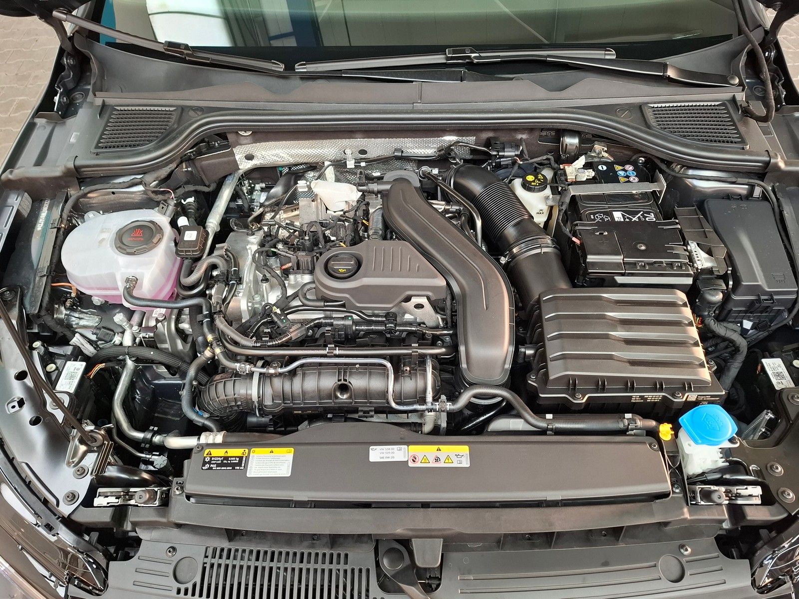 Fahrzeugabbildung Volkswagen Golf VIII Variant 1.5 eTSI 110 kW Energy + Navi