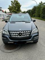 Mercedes-Benz ML 350 CDI Sportpaket AHK Schiebedach DAB Xenon - Mercedes-Benz Geländewagen aus dem Jahr 2011