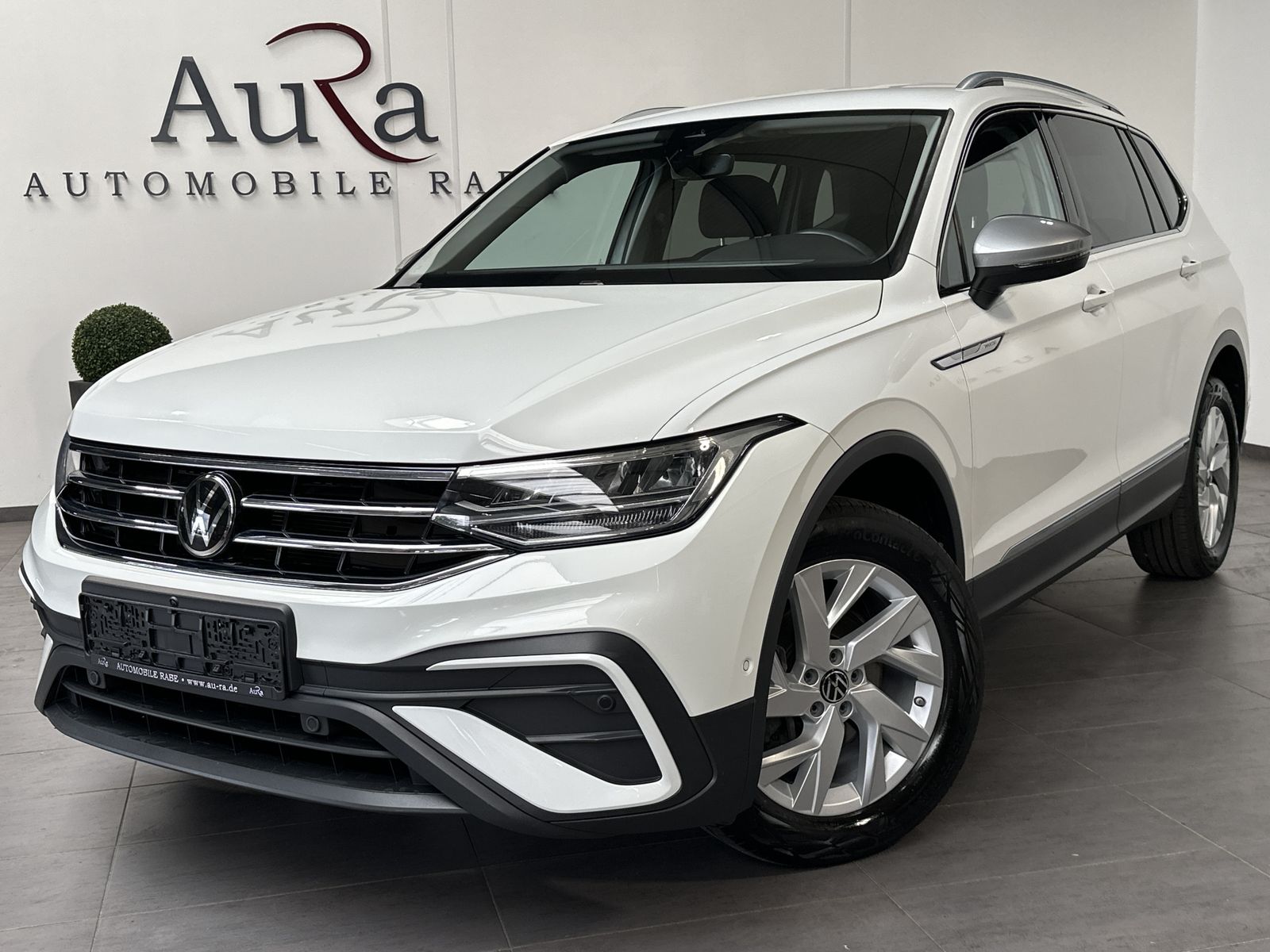 Fahrzeugabbildung Volkswagen Tiguan Allspace Life 4Motion NAV+LED+ACC+360°+VC