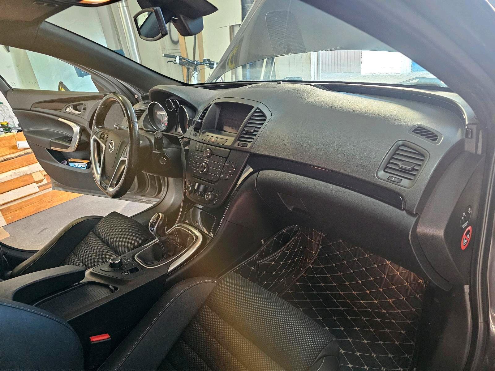 Opel Insignia 2010 — photo 12