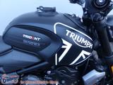 Triumph Trident 660 mit Quickshifter + Zubehör - TRIUMPH TRIDENT
