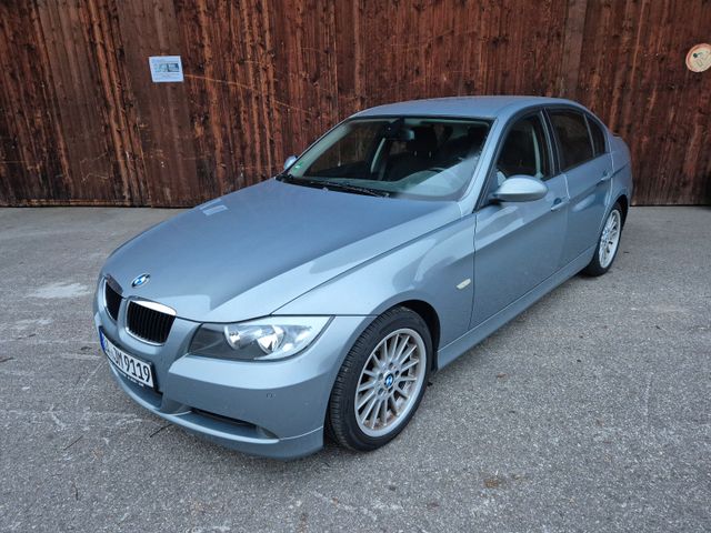 BMW 320i -e90- 8-fach bereift - TÜV bis 03/26