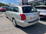 Toyota Avensis Kombi 1.8 Executive - Toyota Avensis aus 2005: Kombi