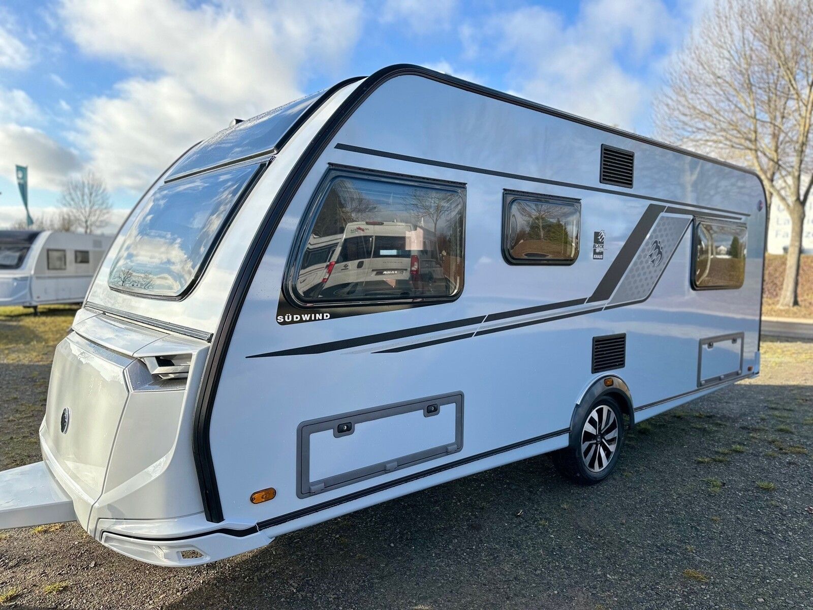 Fahrzeugabbildung Knaus Südwind BLACK SELECTION 540 UE Markise Mono City