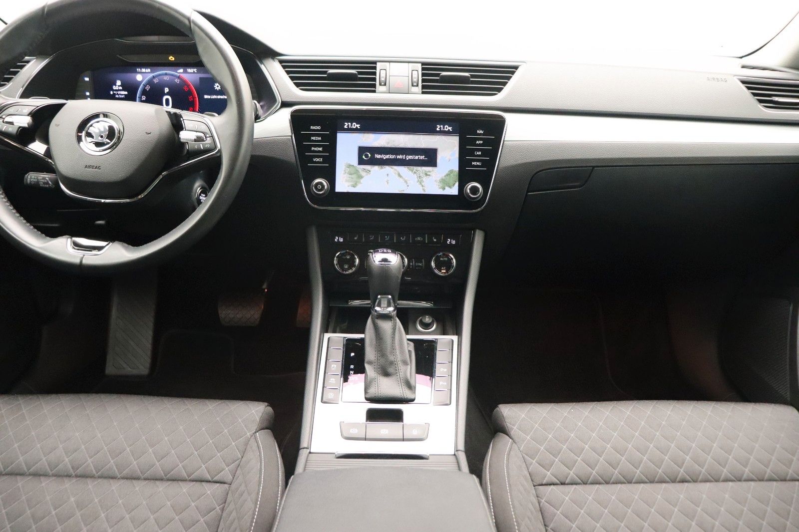 Fahrzeugabbildung SKODA Superb Combi Ambition LED ACC Navi