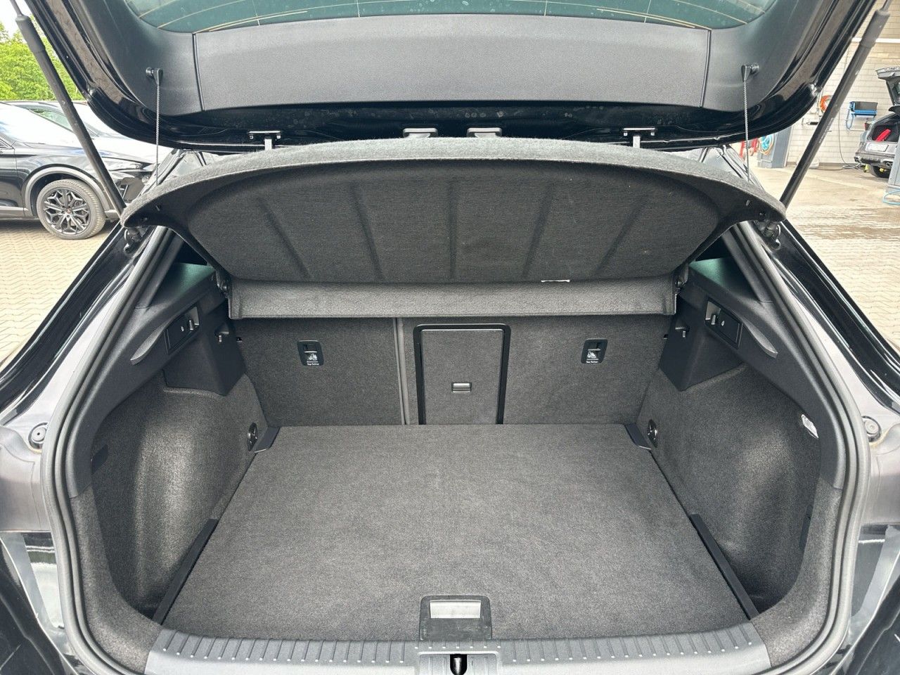 Fahrzeugabbildung CUPRA CUPRA Formentor 1.5 TSI 150 PS DSG - mit KI generiert/bearbeitet