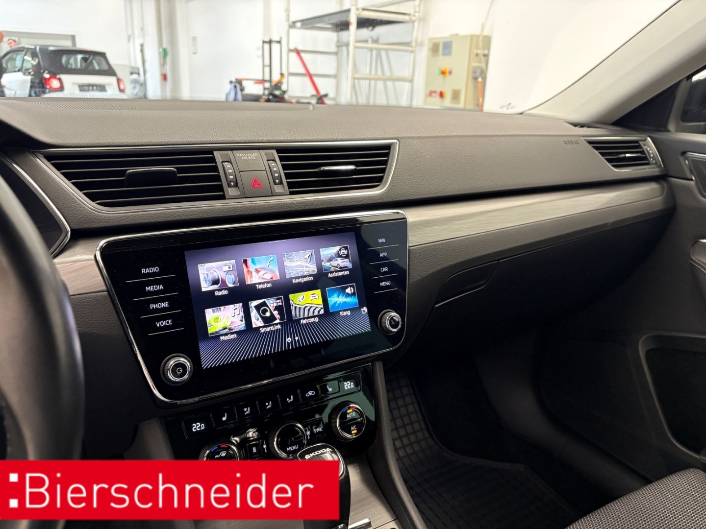 Skoda Superb Combi 2.0 TDI DSG Style MATRIX VIRTUAL AH foto 14