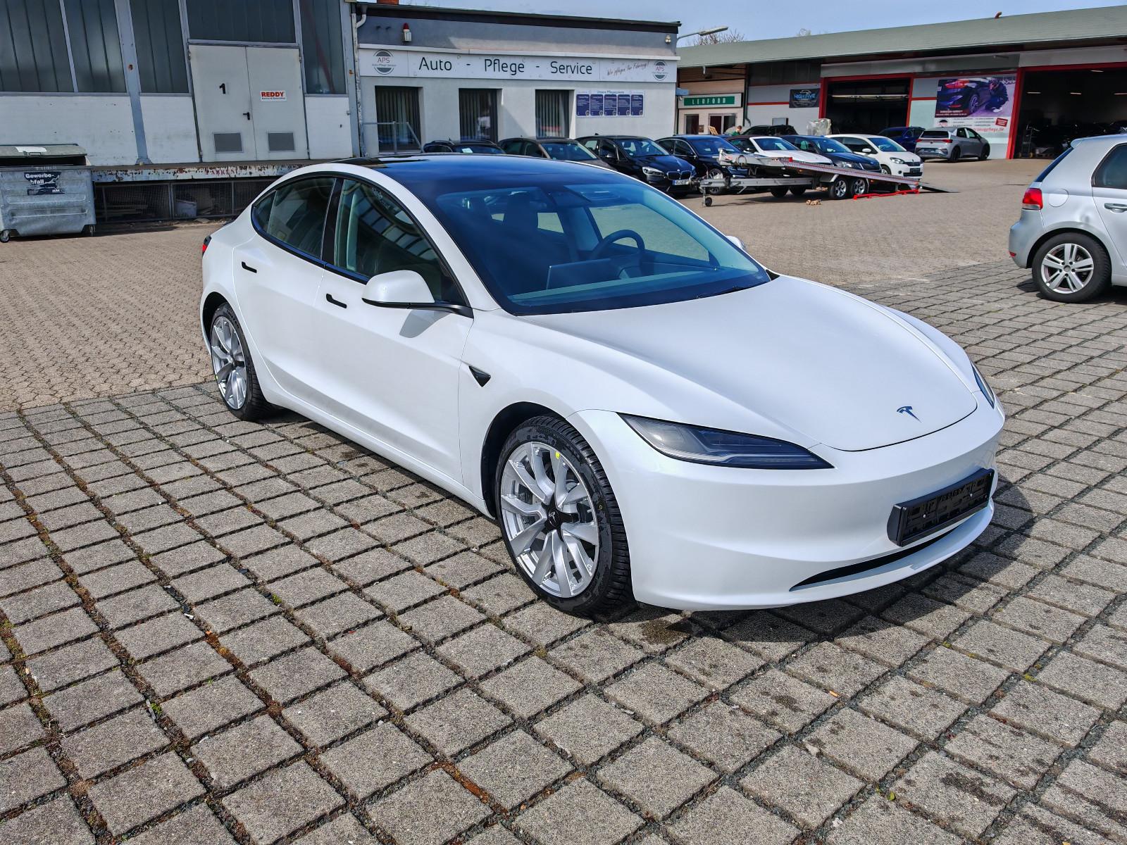 Tesla Model 3  Long Range AWD / AHK / 19"