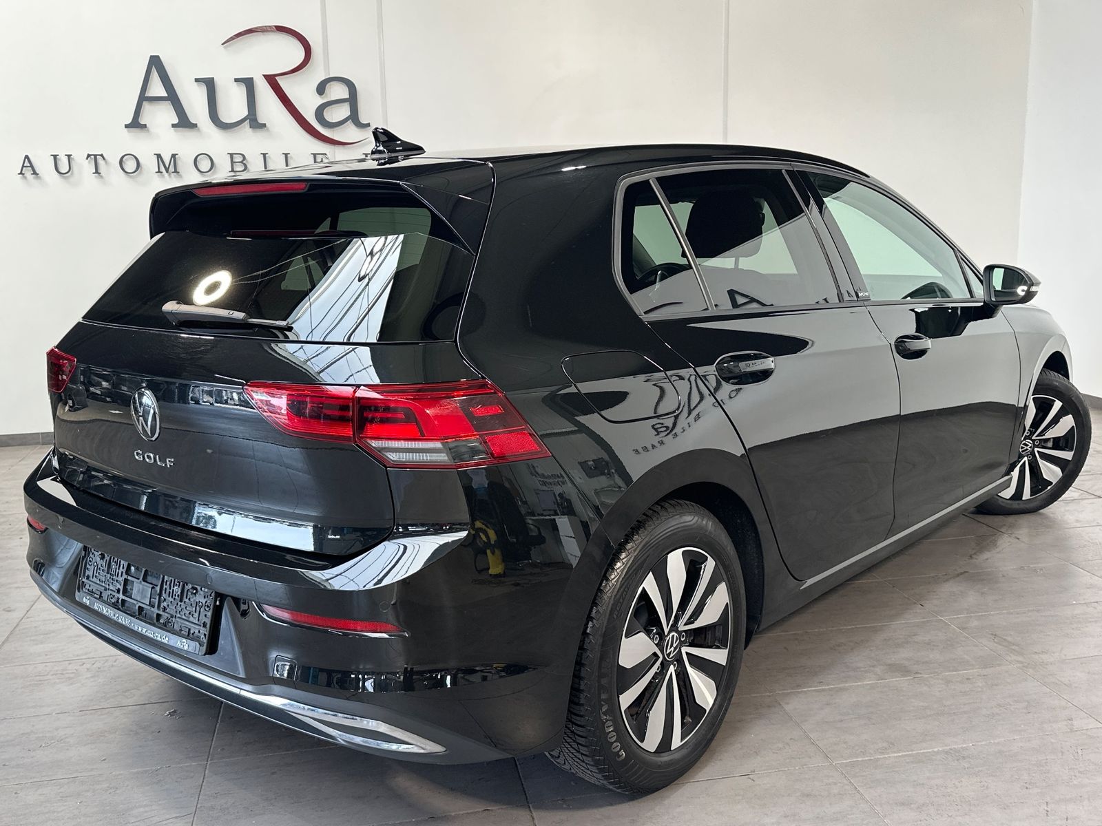 Fahrzeugabbildung Volkswagen Golf VIII 2.0 TDI DSG MOVE NAV+LED+PANO+AHK+HUD