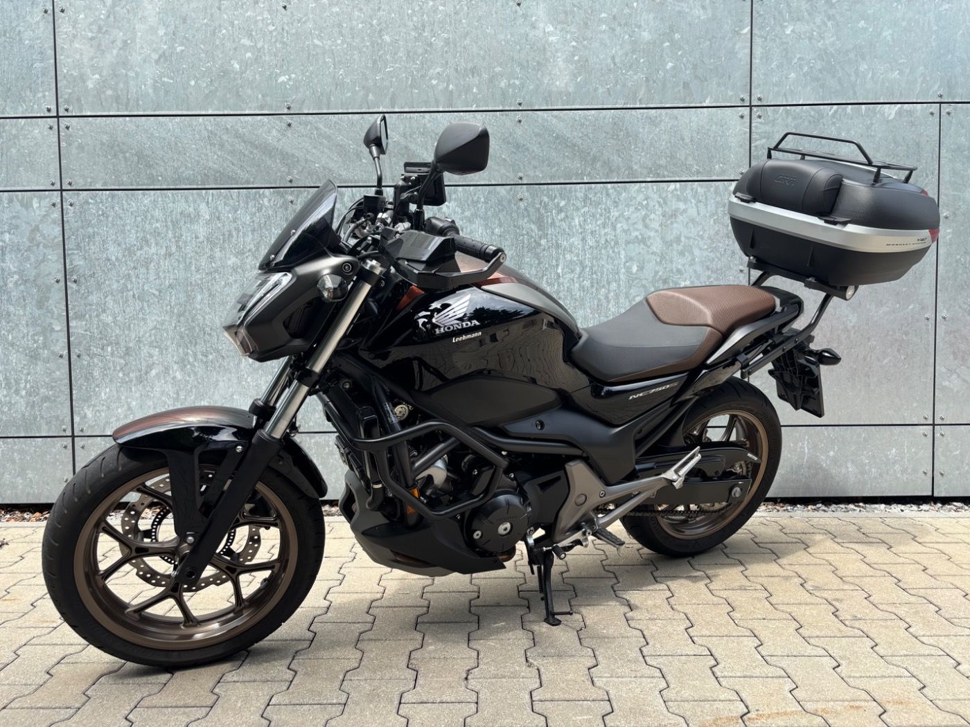 Fahrzeugabbildung Honda NC 750 S ABS mit Tieferlegung Leo Vince Auspuff